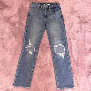724 high rise straight levi’s ripped jeans